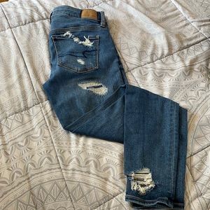 NWOT American Eagle distressed cropped jeggings long